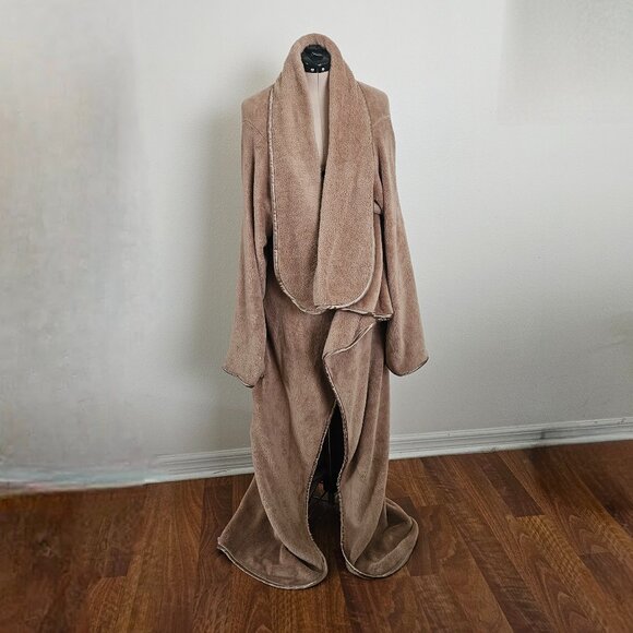 Brookstone NAP Comfy Ultra Plush Oversized Blanket with Sleeves - Picture 7 of 11